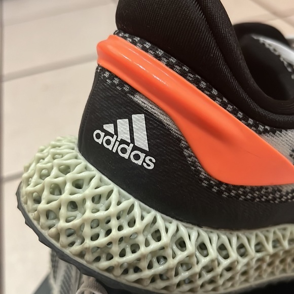 Slightly used MEN’s ADIDAS 4D Running Shoes size 9 - Picture 4 of 7